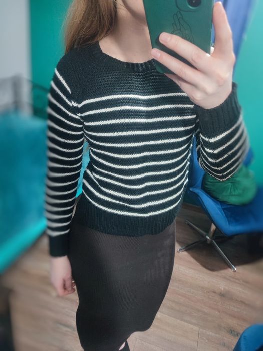 Krótki pasiasty sweterek sweter w paski Reserved S