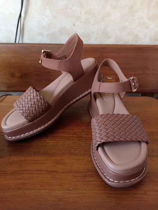 Весільні коричневі плетені босоніжки на платформі Clarks 40 р_25,5 см