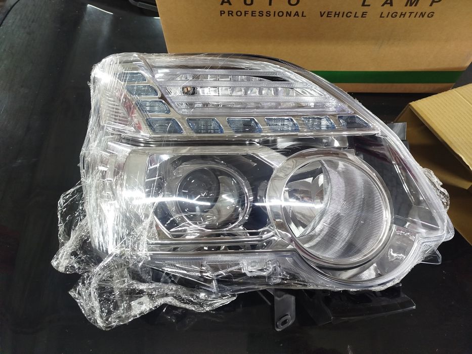 Фара права Nissan X Trail 2008-2016 215-11F1R-LDHM7