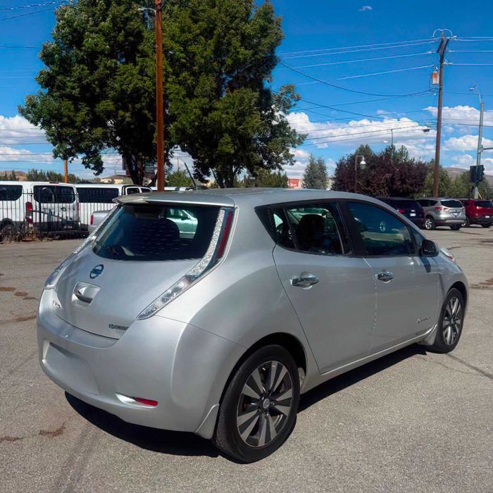 Nissan LEAF SV      2015