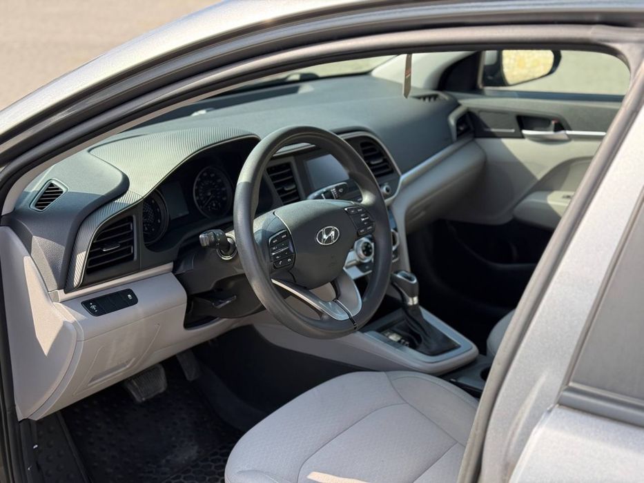 Оренда авто Hyundai Elantra. Прокат авто Львів