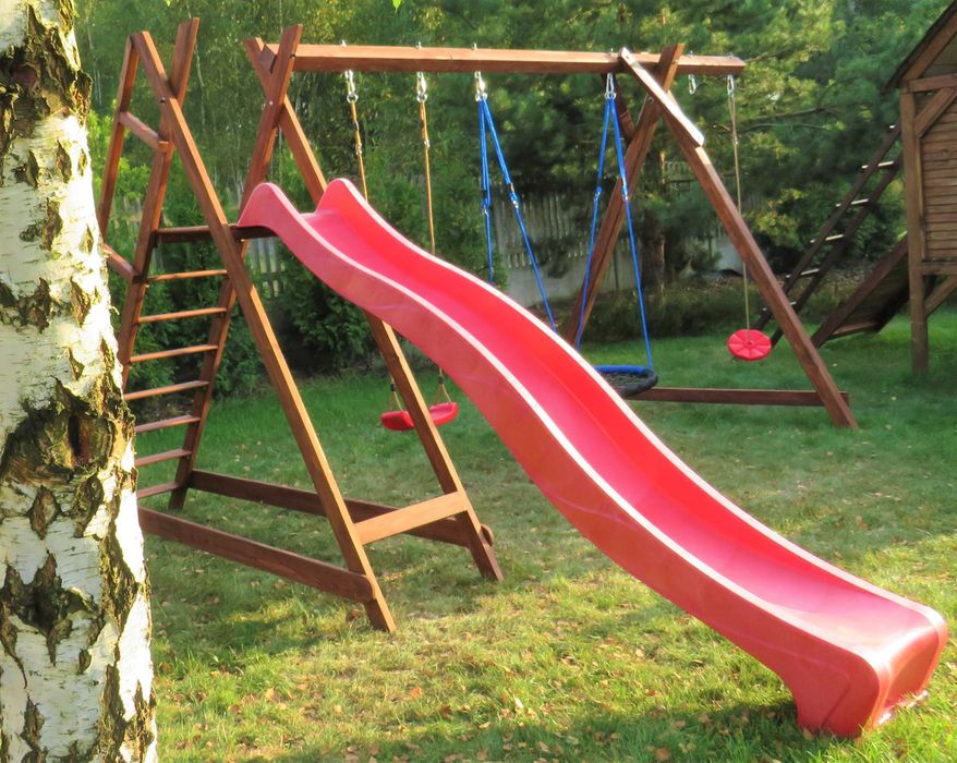 Drewniany plac zabaw, Huśtawka, Podest pod ślizg. Ewentualnie: Zjeżdżalnia, Ściana wspinaczkowa, Huśtawka ogrodowa