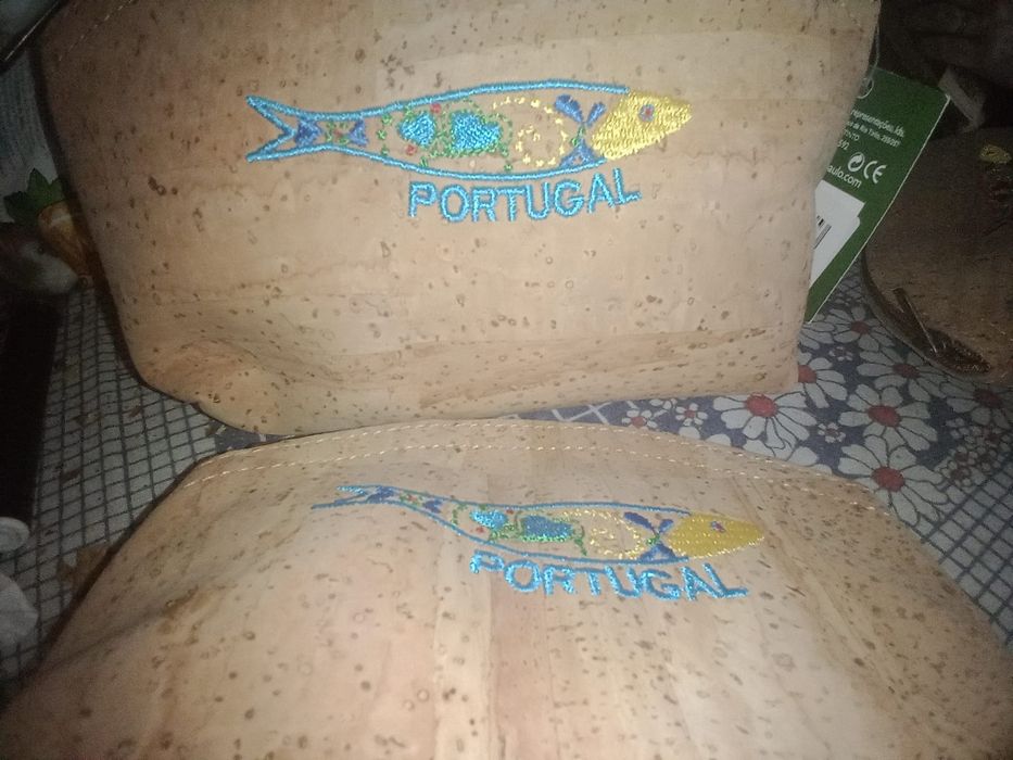 Duas bolsas cortiça novas sem uso