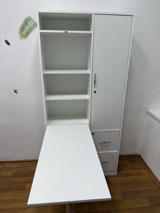 Манікюрний стіл б/у