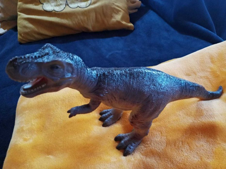 6 Dinosaurs of Various Sizes, Like New64284988961154120