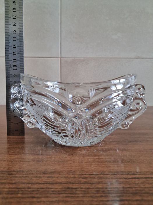 Кришталева фруктовниця або салатниця.