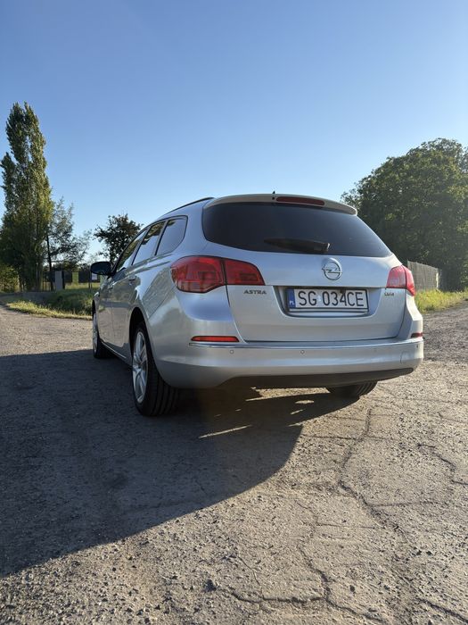 Opel Astra J lift Kombi 2013r