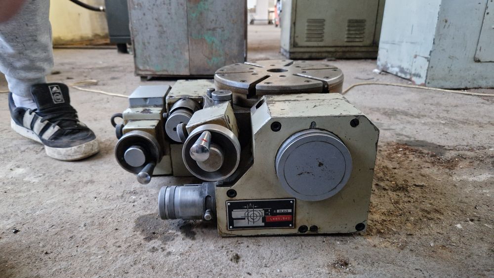 Stół uchylno-obrotowy do frezarki