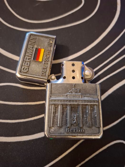Isqueiro de metal colecionável tipo Zippo
