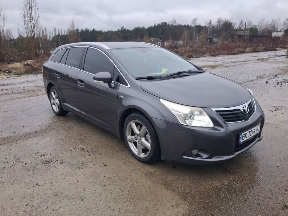 Продам тойота авенсіс