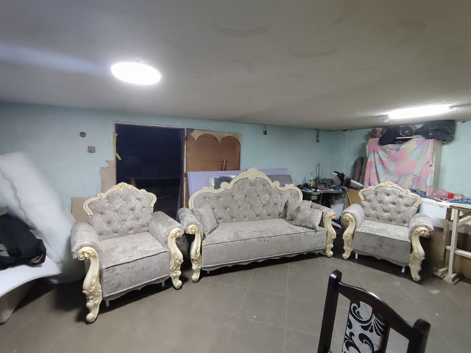 Диван і два крісла