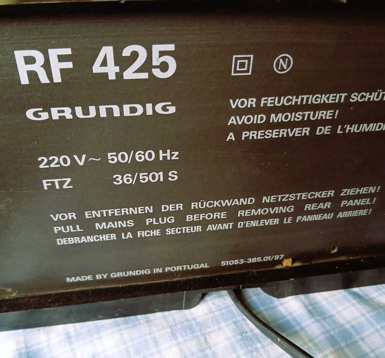 Rádio Grundig RF425 fabricado em Portugal