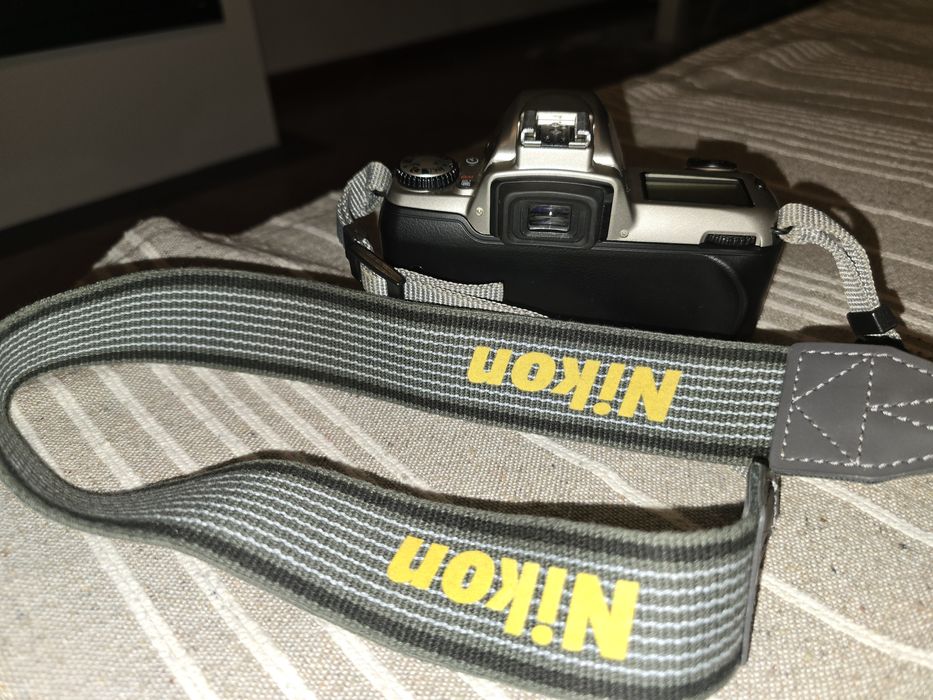 Máquina Nikon f65 como Nova