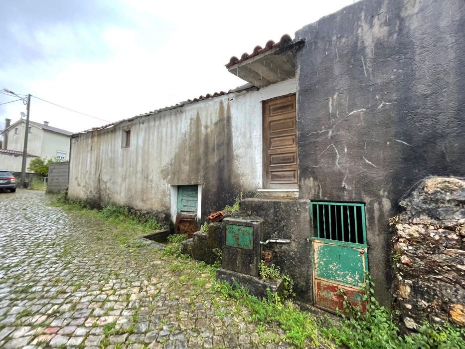 Casa  para remodelar e terreno