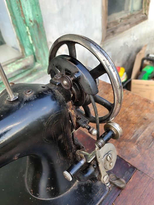 Продам швейную машинку