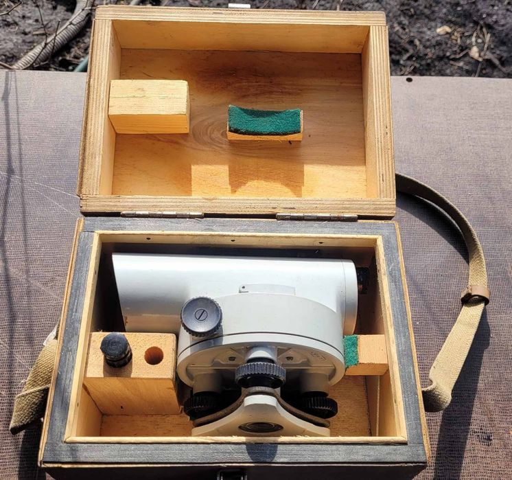 Продам нивелир Новый