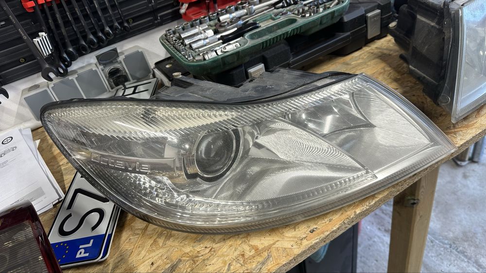 Lampy przednie skoda octavia 2 xenon