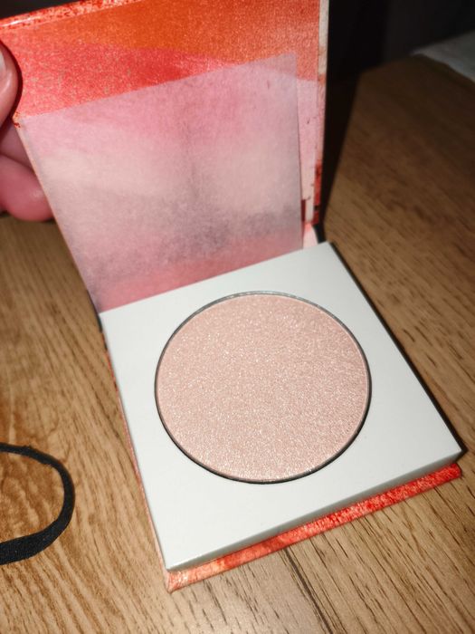 Puder rozświetlający Ultra - Icy Glow