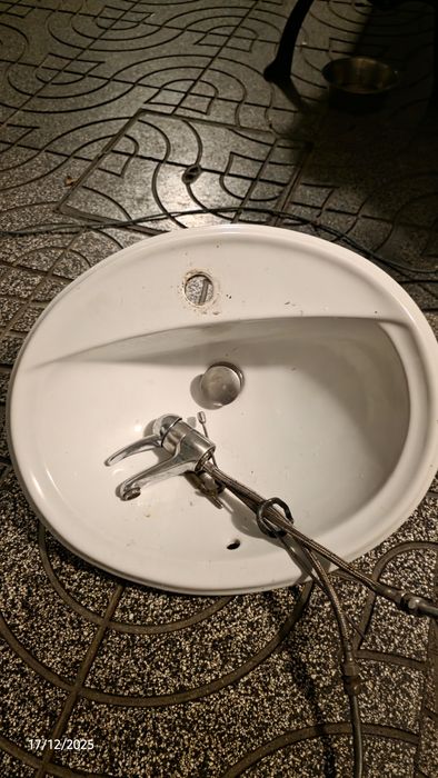 Vendo mármore , lavatorio  e torneira