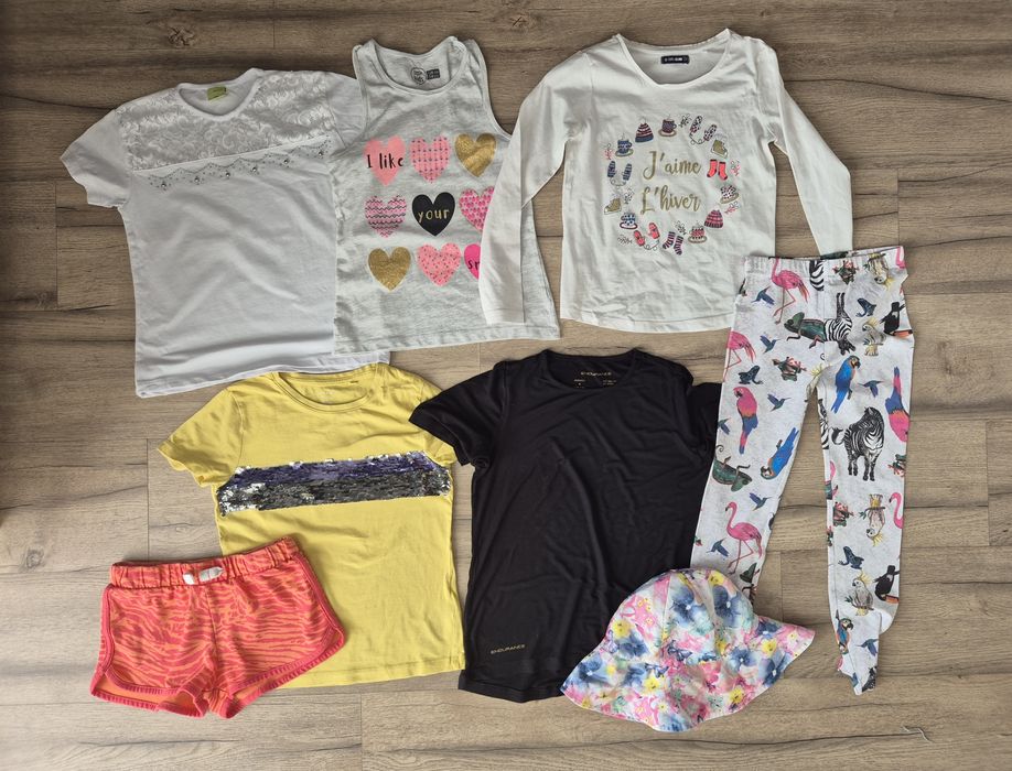 128/134 cm paka ubrań t-shirtu bluzki kapelusz spodenki legginsy
Endur