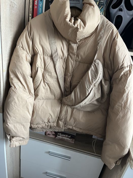 Puchowa kurtka beżowa oversize torebka ciepła kurtka pierze