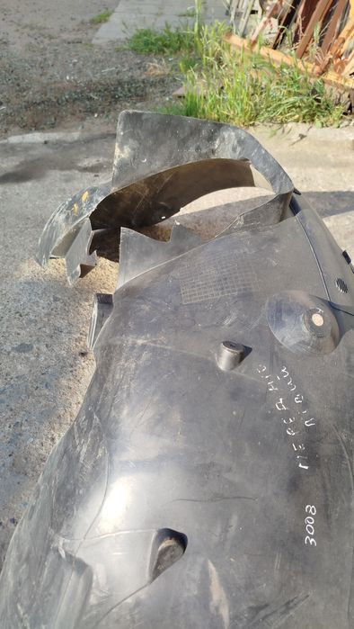 Подкрылок peugeot 3008