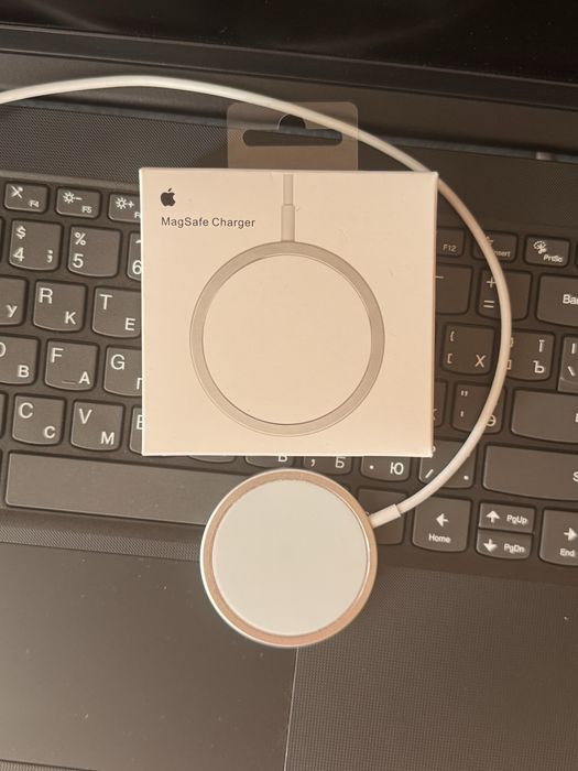 Бездротова зарядка Apple Magsafe