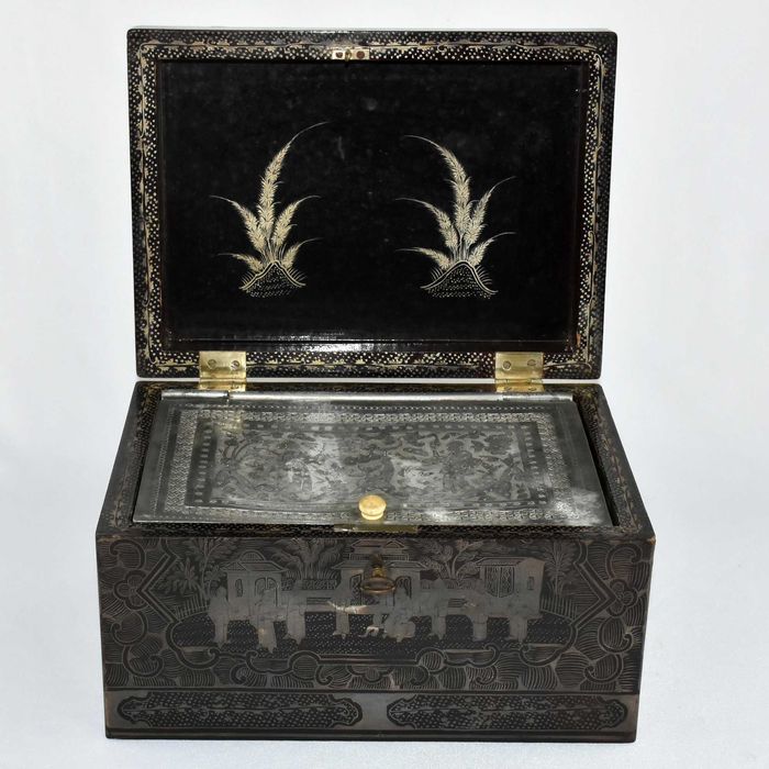 Caixa de Chá em Charão, decoração a prata com motivos orientais