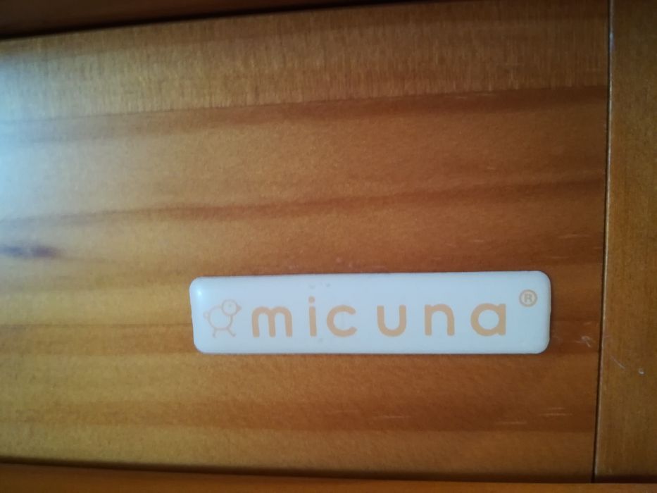 Cómoda em madeira clara de alta qualidade