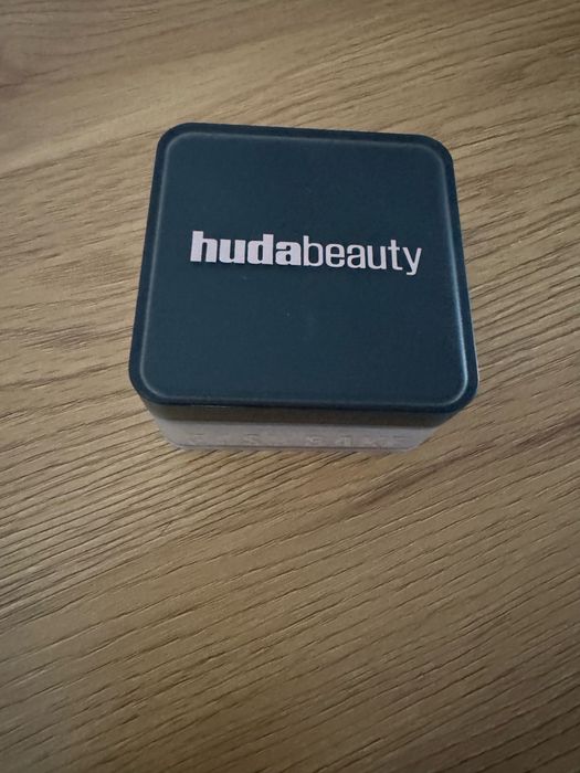 Puder Huda Beauty Pound cale 20g