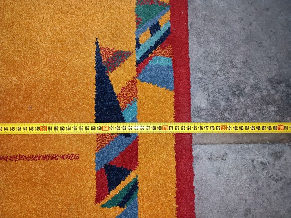 Belíssima carpete em exemplar estado de conservação, medidas: 175/117c