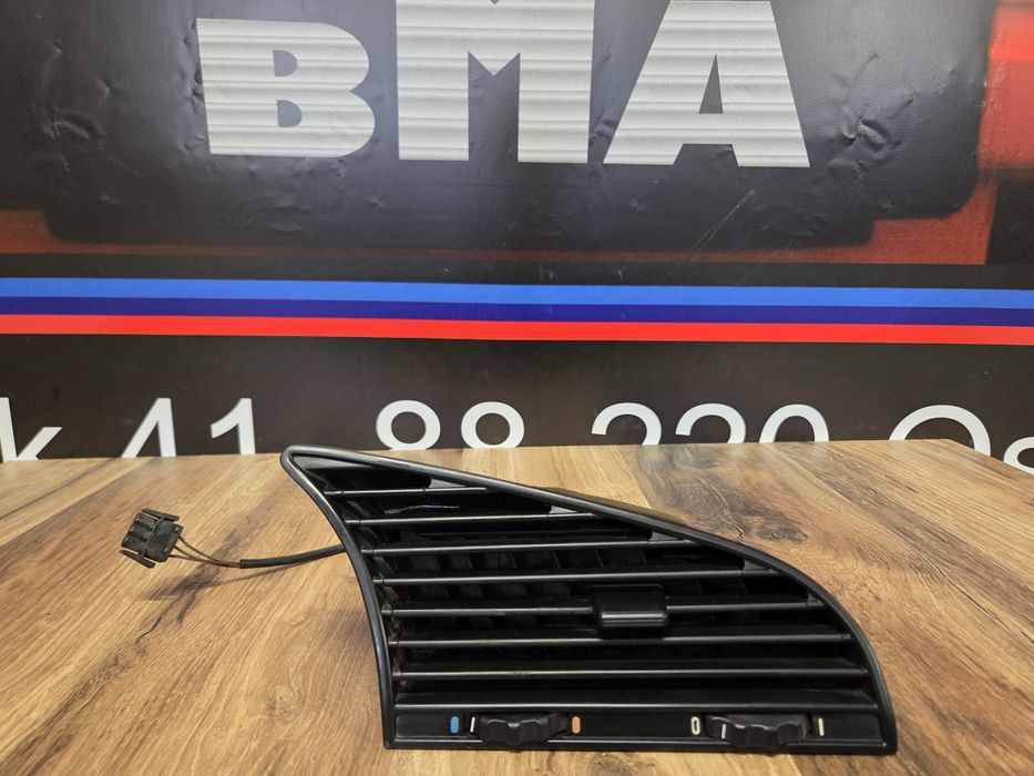 BMW E36 Kratka Nawiewu Wlot Powietrza Pod Klimę Środkowa 1.387371