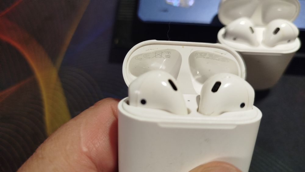 Продам Airpods оригинал
