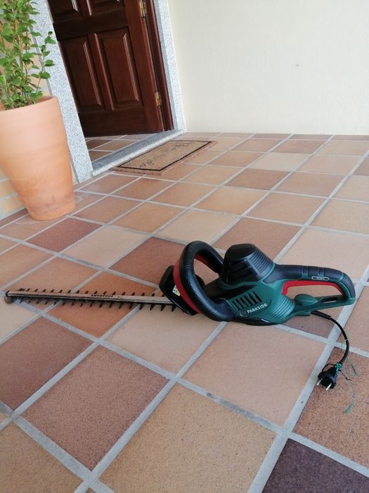 Corta sebes elétrica
