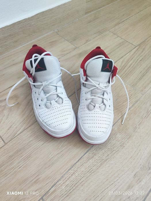 Tênis de criança da Nike ..modelo Air Jordan