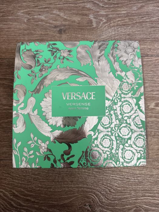 Коробка Versace Versense pour femme