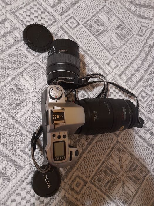 Aparat Canon plus dwa obiektywy.