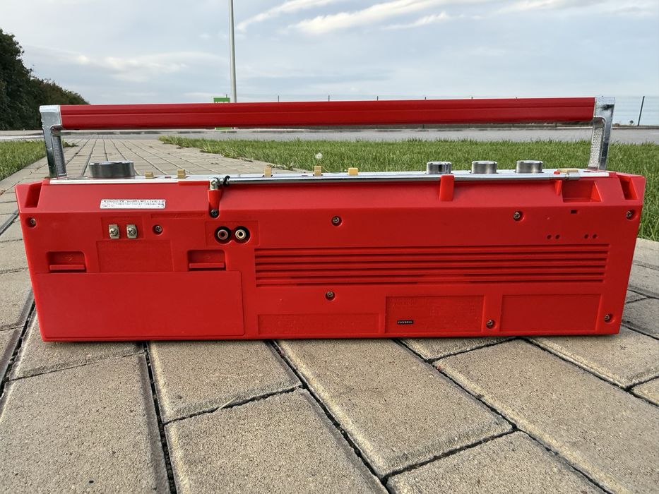 Продам  магнитолу HITACHI W4U