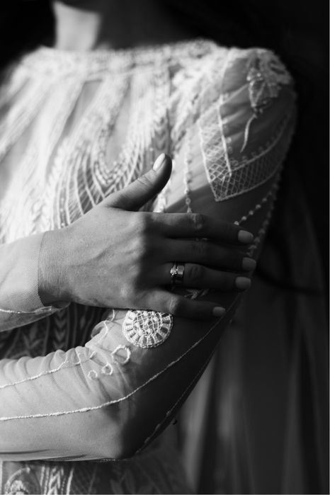 Весільня сукня з вишивкою