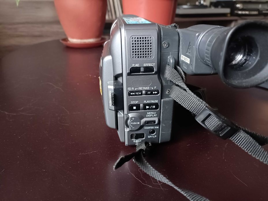 Відеокамера JVC VHS-C GR-AXM405A