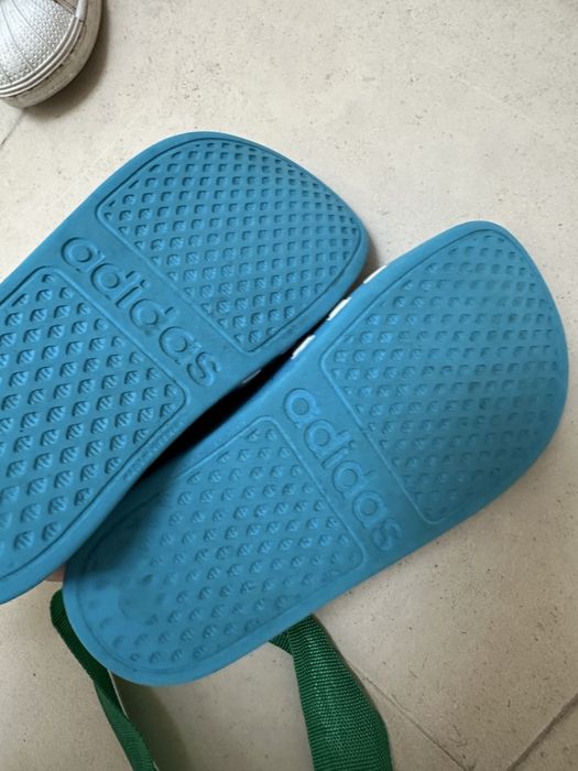 Chinelos Adidas piscina