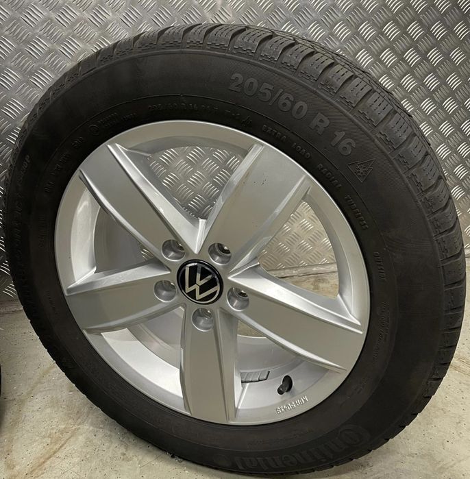 Koła Opony Felgi Koźle Volkswagen Touran 6,5Jx16 Adax