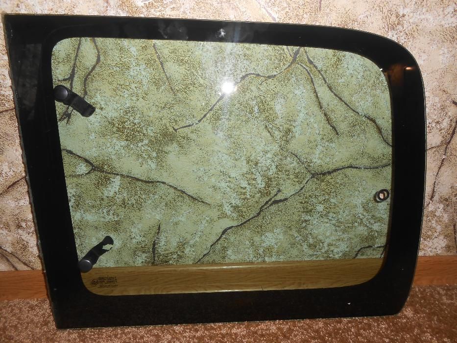 стекло на citroen berlingo, peugeot partner1996-2008 г.в.