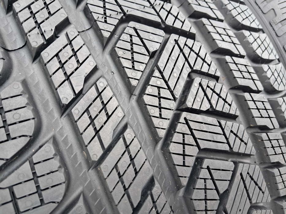 Резина зима НОВІ протектор Pirelli 275/35 R22 Scorpion Winter