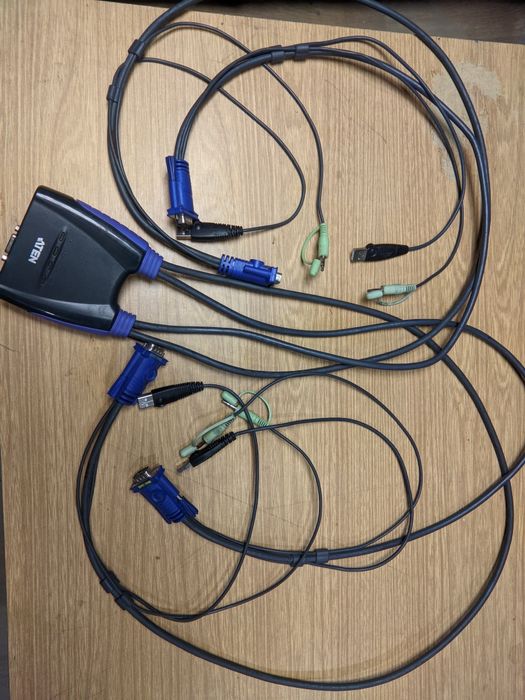 KVM-перемикач ATEN CS64US-AT 4-портовий USB продам, б/у
