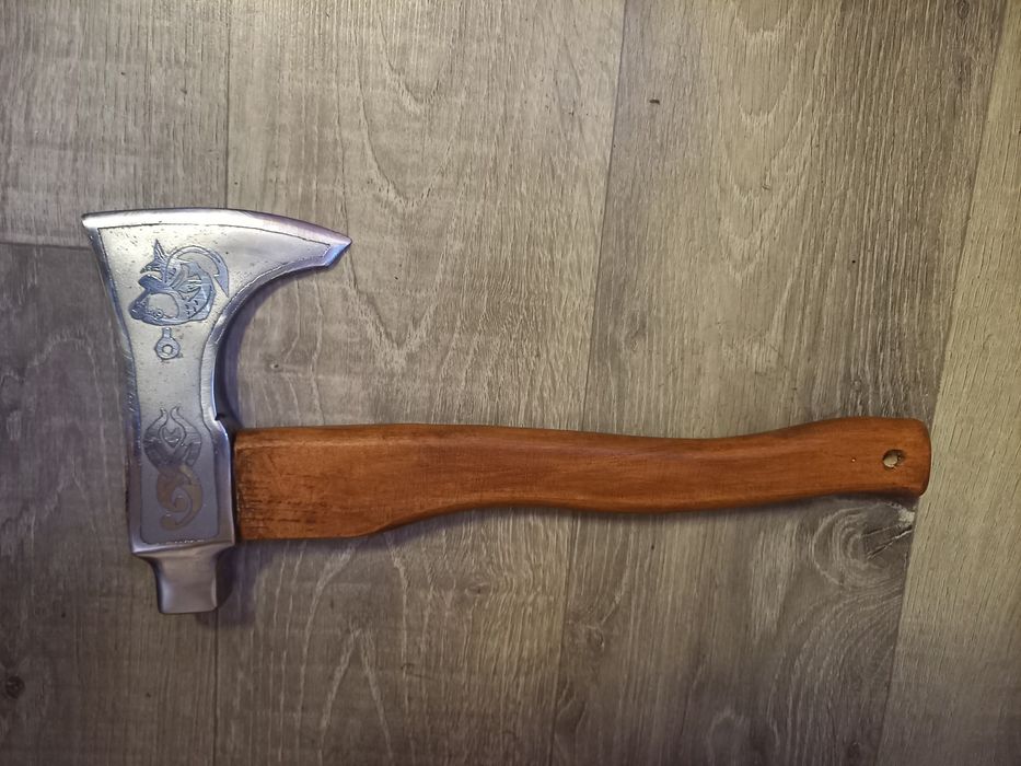 Siekiera. Tomahawk.