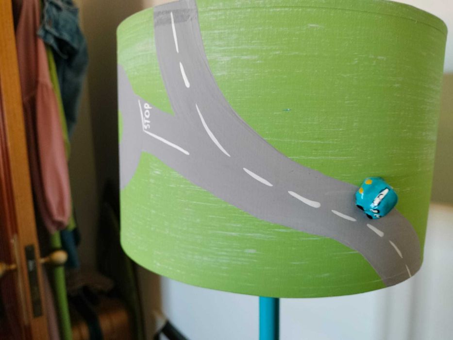 Candeeiro e puxadores para quarto de menino