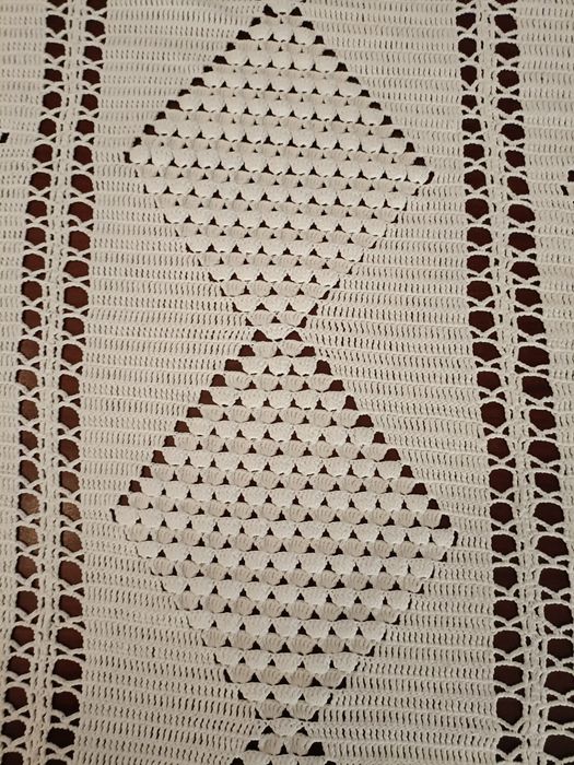 Colcha rende feita á mão