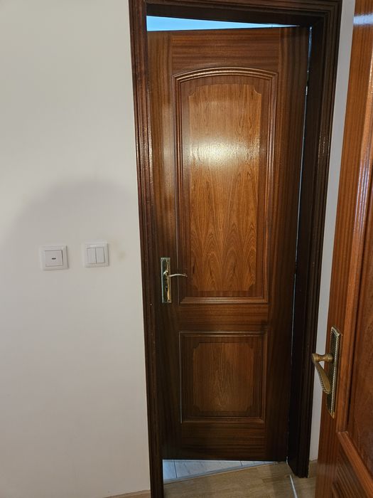 Portas em madeira usadas