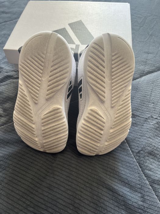 Дитячі кросівки adidas 25,5